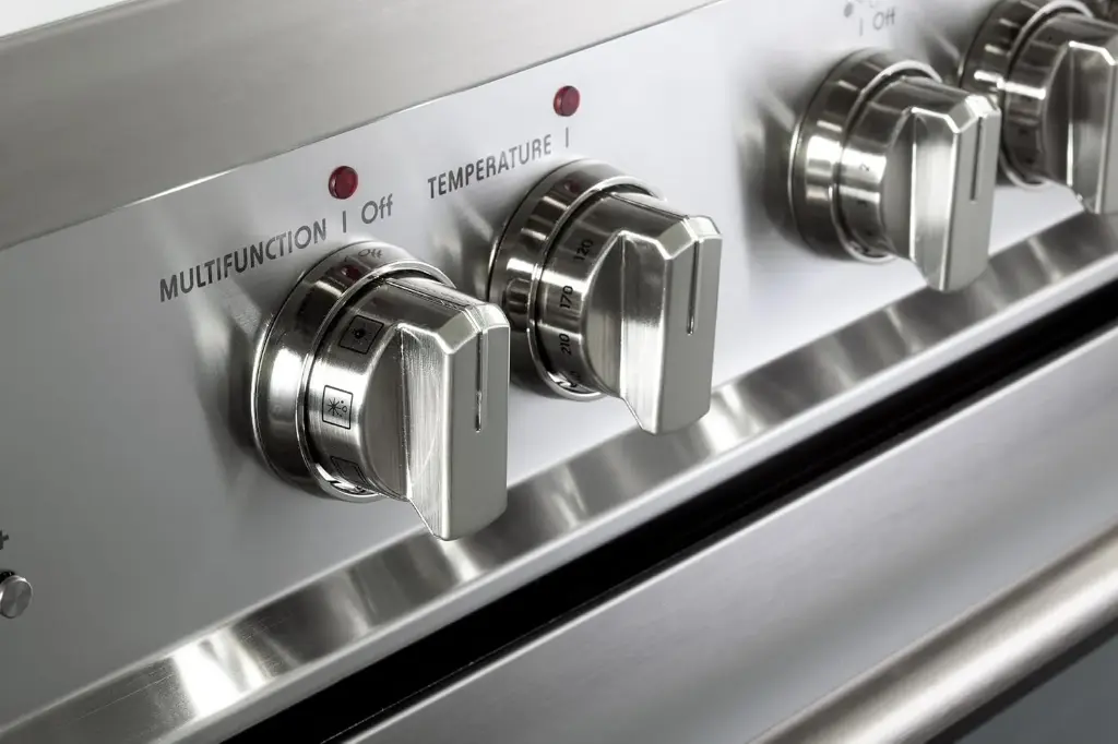 VPRFSEE365SS close up on oven controls